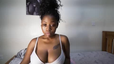 bigassmello_ online show from May 2026 03:28:01 PM