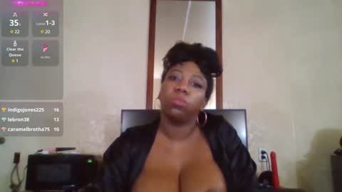 Snapshot of bigboobs_bouncin chatting on December 2024 01:50:02 AM Ashley online show from December 2024 01:50:02 AM