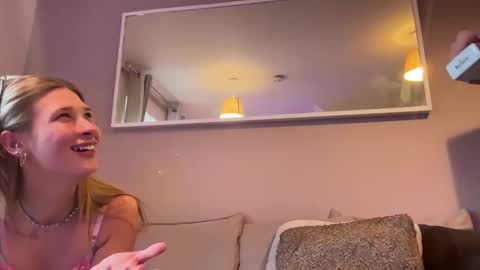 Josh 26  Lucy 24  Katie 23 online show from October 2025 03:43:01 PM