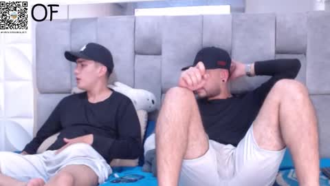 Snapshot of bigcock_couplexxx chatting on October 2025 02:04:02 AM DAVID and JUAN online show from October 2025 02:04:02 AM