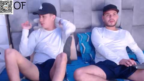 Snapshot of bigcock_couplexxx chatting on October 2025 03:53:02 AM DAVID and JUAN online show from October 2025 03:53:02 AM