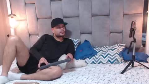 Snapshot of bigcock_couplexxx chatting on July 2026 04:03:02 AM DAVID and JUAN online show from July 2026 04:03:02 AM