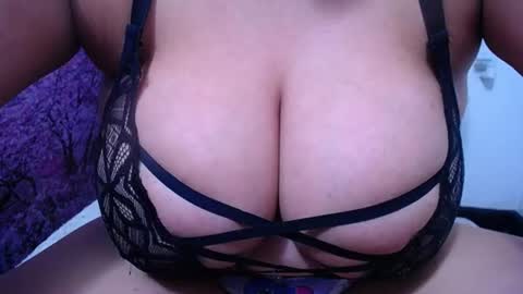Snapshot of bigg_boobs_xxx chatting on June 2026 01:10:02 AM Sunny online show from June 2026 01:10:02 AM