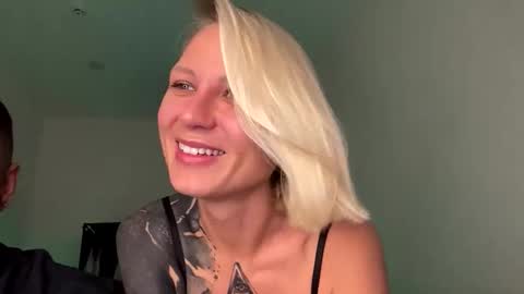 Snapshot of blonde_fuck_couple chatting on June 2026 12:24:01 AM blonde_fuck_couple online show from June 2026 12:24:01 AM