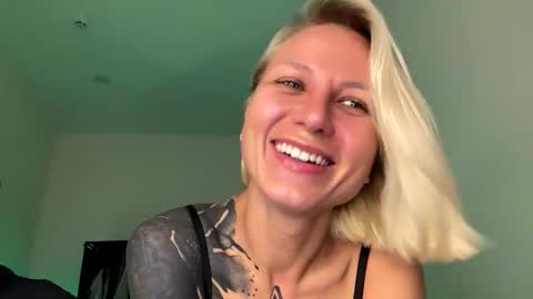 Snapshot of blonde_fuck_couple chatting on June 2026 12:16:02 AM blonde_fuck_couple online show from June 2026 12:16:02 AM