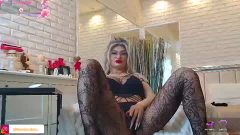 Snapshot of blondeceline chatting on June 2026 05:04:01 AM blondeceline online show from June 2026 05:04:01 AM