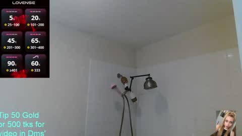 Snapshot of blondiebubblebooty chatting on June 2026 01:10:02 AM Bubbles online show from June 2026 01:10:02 AM