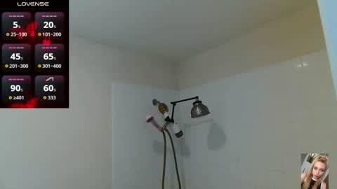 Snapshot of blondiebubblebooty chatting on July 2026 12:02:02 AM Bubbles online show from July 2026 12:02:02 AM