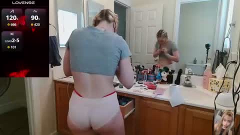 Snapshot of blondiebubblebooty chatting on July 2026 06:24:02 PM Bubbles online show from July 2026 06:24:02 PM