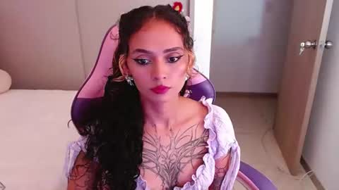 Snapshot of bluee_v chatting on June 2026 01:29:01 AM Im Abril .. Nice to meet you thumb up me please its important INDEPENDENT MODEL online show from June 2026 01:29:01 AM