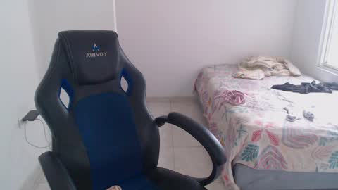  Hey guysI am BrendaWelcome my room online show from April 2026 08:01:02 PM