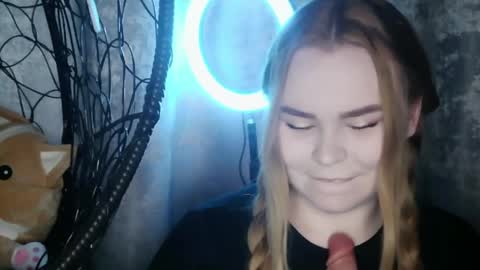 blushing_star online show from April 2026 06:29:01 AM