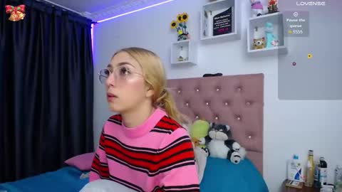 Soffy Brooks Independent model online show from October 2025 05:26:02 AM