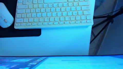 Snapshot of britanny_jones1 chatting on June 2026 07:07:01 AM B R I T A N N Y online show from June 2026 07:07:01 AM