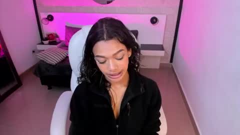 Snapshot of britney_collins_ chatting on July 2026 02:40:02 PM britney_collins_ online show from July 2026 02:40:02 PM