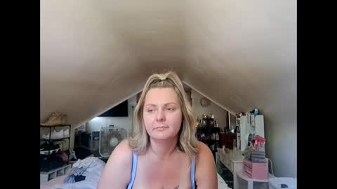 brittanybby23 online show from September 2025 05:02:01 PM