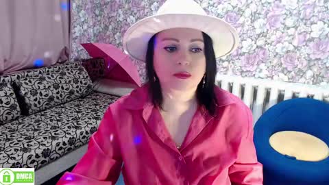 Snapshot of brunette7786 chatting on December 2024 11:04:01 PM Julia online show from December 2024 11:04:01 PM