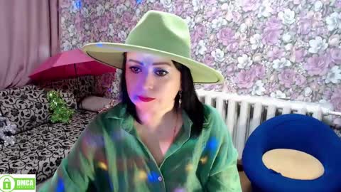 Snapshot of brunette7786 chatting on December 2024 09:51:01 PM Julia online show from December 2024 09:51:01 PM