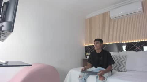 Snapshot of bruno_fox_ chatting on June 2026 07:11:01 PM Bruno online show from June 2026 07:11:01 PM
