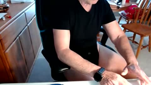 Snapshot of brussells chatting on June 2026 04:00:02 PM Brussells online show from June 2026 04:00:02 PM