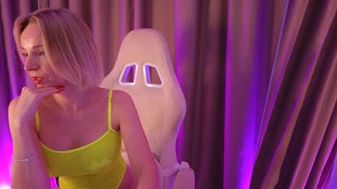 bubbling_crush online show from February 2025 01:52:01 AM