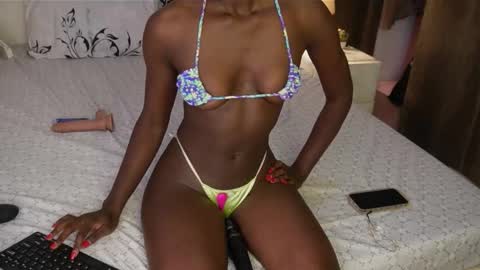 Snapshot of bunny_peaches22 chatting on March 2026 09:23:02 AM QUEEN independent model online show from March 2026 09:23:02 AM