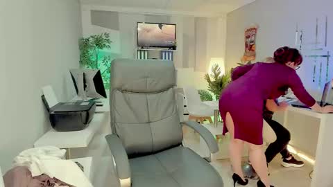 Sara and  Coral long hair online show from February 2025 07:42:02 PM