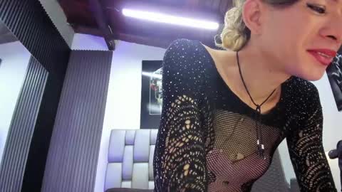 caitlyn_joness_ online show from April 2026 07:51:02 PM