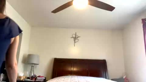 calishop1 online show from April 2026 04:52:01 PM