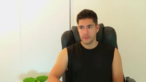 camara110 online show from October 2025 02:34:01 AM