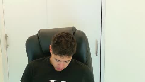 camara110 online show from November 2025 02:11:01 AM