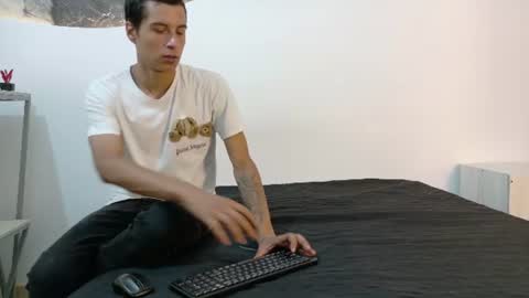 Snapshot of cameronsilverman chatting on June 2026 08:09:01 PM cameronsilverman online show from June 2026 08:09:01 PM