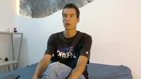 Snapshot of cameronsilverman chatting on June 2026 07:23:02 PM cameronsilverman online show from June 2026 07:23:02 PM