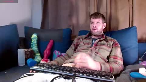 Snapshot of camzlut4u chatting on February 2026 05:03:02 AM mark the Slut online show from February 2026 05:03:02 AM