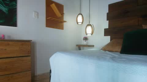 Jolie online show from April 2026 07:58:02 PM