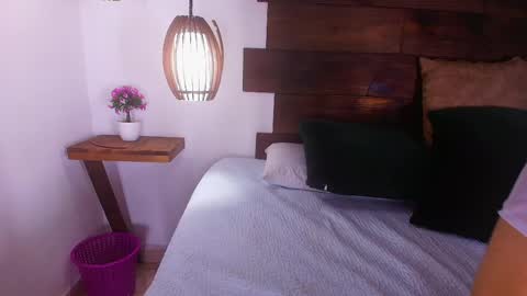 Jolie online show from April 2026 08:45:02 PM