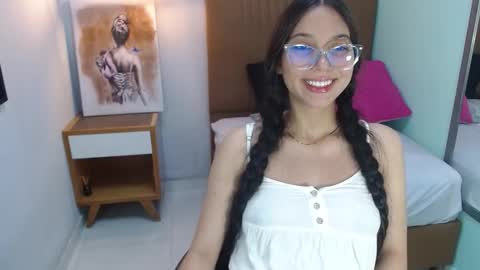 Snapshot of carlybenson chatting on February 2025 03:20:02 PM Carly online show from February 2025 03:20:02 PM
