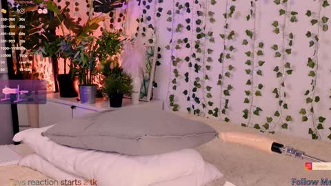 Carly online show from February 2025 04:14:02 AM