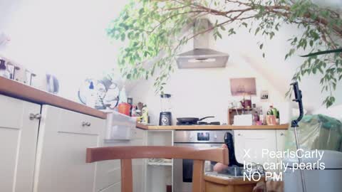 Carly Pearls online show from April 2026 12:16:02 PM