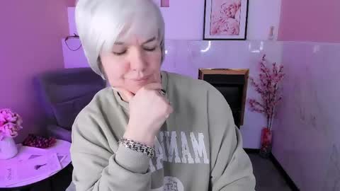 Carmen online show from April 2026 09:19:01 PM