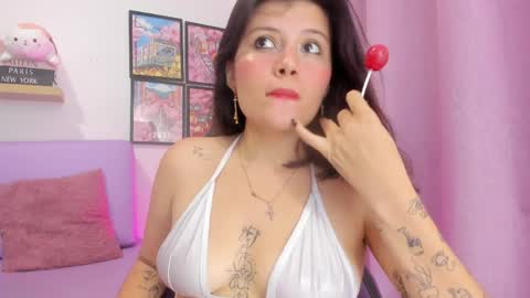 Carolina  online show from April 2026 07:55:01 PM