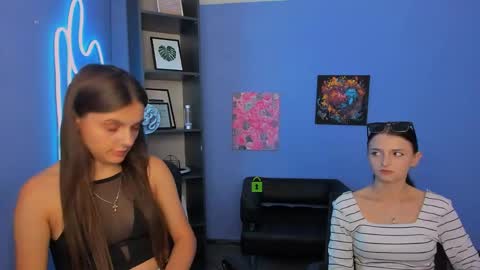 Snapshot of caroline_honeyy chatting on May 2026 11:05:01 AM Caroline online show from May 2026 11:05:01 AM