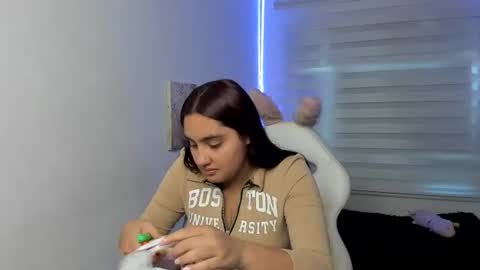 Snapshot of caroline_rodriguez_9 chatting on June 2026 07:01:01 PM caroline_rodriguez_9 online show from June 2026 07:01:01 PM