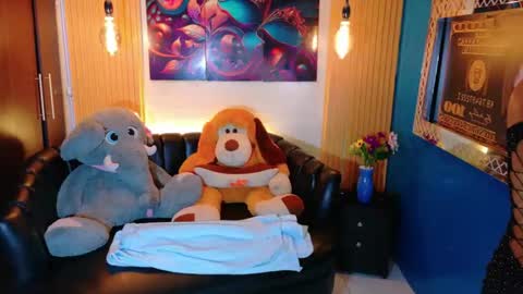 carolinejesh online show from April 2026 08:06:02 PM