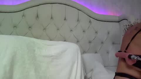 carolinesampaio online show from April 2026 10:53:01 AM