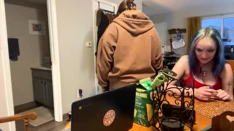 carpetmunchers online show from April 2026 12:54:02 AM