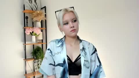 Mia online show from June 2026 11:04:01 AM
