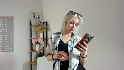 Mia online show from July 2026 11:01:02 AM