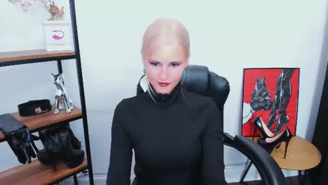 Snapshot of catringood chatting on July 2026 05:46:01 AM CatrinGood online show from July 2026 05:46:01 AM