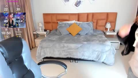 catti_brie_ online show from November 2025 10:37:01 AM